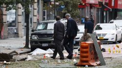 New York Mayor Bill de Blasio (C) and New York Governor Andrew Cuomo (L) tour the site of an explosion that occurred on Saturday night in the Chelsea neighborhood of New York, USA,