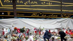 People mourning outside of Paris attacks