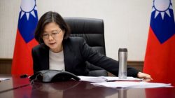 Taiwan's President Tsai Ing-wen speaks on the phone with U.S. president-elect Donald Trump at her office in Taipei, Taiwan