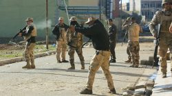 Iraq army soldiers fire back at Islamic State in Mosul