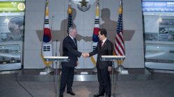 US Defense Scretary shakes hands with South Korean government official