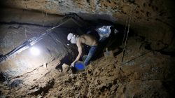 A Palestinian worker repairs a smuggling tunnel after it was flooded by Egyptian security forces, beneath the border between Egypt and southern Gaza Strip November 2, 2015. REUTERS/Mohammed Salem/File Photo