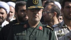 Head of Iran's Revolutionary guards ground forces Mohammad Pakpour (C) attends a funeral ceremony in Tehran October 20, 2009. REUTERS/Morteza Nikoubazl