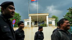 Malaysian Police officers gather before a protest organized by Members of the youth wing of the National Front, Malaysia's ruling coalition, in front of the North Korea embassy, following the murder of Kim Jong Nam, in Kuala Lumpur, Malaysia, February 23, 2017. REUTERS/Athit Perawongmetha