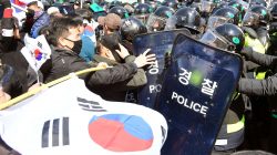 Protesters supporting South Korean President Park Geun-hye clash with riot policemen near the Constitutional Court in Seoul, South Korea. Kyodo/via REUTERS