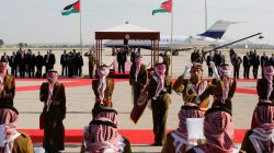 Jordan's King Abdullah II stands next to Palestinian President Mahmoud Abbas (L) during a reception ceremony at the Queen Alia International Airport in Amman, Jordan March 28, 2017. REUTERS/Muhammad Hamed