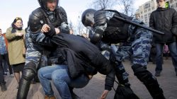 FILE PHOTO: Riot police officers detain an opposition supporter during a rally in Moscow, Russia March 26, 2017. REUTERS/Maxim Shemetov/File Photo