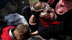 An Iraqi displaced woman cares of her children after arriving to Hammam al-Alil camp in the south of Mosul, Iraq, March 29, 2017. REUTERS/Andres Martinez Casares