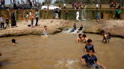 Iraqi families and youths enjoy their Friday holiday at Shallalat district (Arabic for "waterfalls") in eastern Mosul, Iraq, April 21, 2017. REUTERS/ Muhammad Hamed