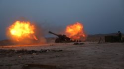 Popular Mobilization Forces (PMF) fires towards Islamic State militants during a battle, west of Mosul,Iraq April 21, 2017. REUTERS/Stringer
