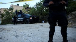FILE PHOTO: Policemen keep watch on the perimeter of a scene during a shooting with federal forces in Tepic, in Nayarit state, February 10, 2017. REUTERS/Hugo Cervantes/File Photo