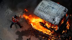 A fireman tries to extinguish a fire during a rally against Venezuela's President Nicolas Maduro in Caracas, Venezuela April 24, 2017. REUTERS/Carlos Garcia Rawlins