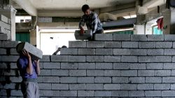 Workers rebulid a shop that was destroyed during fighting between Iraqi forces and Islamic state fighters, eastern Mosul, Iraq, April 21, 2017. REUTERS/ Muhammad Hamed