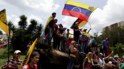 Opposition supporters attend a rally in support of political prisoners and against Venezuelan President Nicolas Maduro, in Los Teques, Venezuela April 28, 2017. REUTERS/Marco Bello
