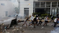 Demonstrators run as they clash with police during a rally against Venezuela's President Nicolas Maduro in Caracas, Venezuela. REUTERS/Carlos Garcia Rawlins
