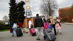 FILE PHOTO: Syrian refugees arrive at the camp for refugees and migrants in Friedland, Germany April 4, 2016. REUTERS/Kai Pfaffenbach/File Photo