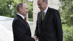 Russian President Vladimir Putin (L) shakes hands with his Turkish counterpart Tayyip Erdogan during a meeting in Sochi, Russia. Sputnik/Alexei Nikolsky/Kremlin via REUTERS