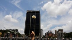 A demonstrator holds up a flower in front of riot policemen during a women's march to protest against President Nicolas Maduro's government in Caracas, Venezuela, May 6, 2017. REUTERS/Carlos Garcia Rawlins