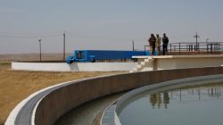 Iraqi security personnel stand guard during the inaugration of a water treatment plant on the outskirts of Qaraqosh, Iraq, May 7, 2017. REUTERS/Danish Siddiqui