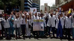 Workers of the health sector and opposition supporters take part in a protest against President Nicolas Maduro's government in Caracas, Venezuela May 17, 2017. REUTERS/Marco Bello
