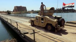 A new floating bridge installed by Iraqi military engineers that reconnects two halves of Mosul is seen in the Hawi al-Kaneesa area, south of Mosul, Iraq May 24, 2017. REUTERS/Alaa Al-Marjani