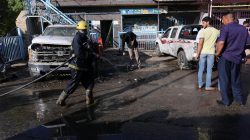 Iraqi security forces gather at the site of a bomb attack in the city of Kerbala, Iraq June 9, 2017. REUTERS/Stringer