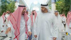 Saudi Arabia's King Salman bin Abdulaziz Al Saud (L) chats with Abu Dhabi Crown Prince Sheikh Mohammed bin Zayed al-Nahyan in Jeddah, Saudi Arabia, June 2, 2017. Picture taken June 2, 2017. Saudi Press Agency/Handout via REUTERS