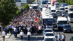 Supporters of Turkey's main opposition Republican People's Party (CHP) join party's leader Kemal Kilicdaroglu during the second day of a protest, dubbed a "justice march", against the detention of the CHP lawmaker Enis Berberoglu, in the outskirts of Ankara, Turkey June 16, 2017. REUTERS/Osman Orsal