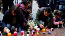 People light candles in the Andino shopping center after an explosive device detonated in a restroom on Saturday, in Bogota, Colombia June 18, 2017. REUTERS/Jaime Saldarriaga