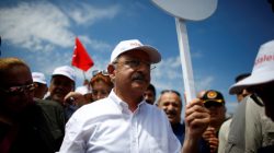 FILE PHOTO: Turkey's main opposition Republican People's Party (CHP) leader Kemal Kilicdaroglu walks during a protest, dubbed "justice march", against the detention of his party's lawmaker Enis Berberoglu, on the outskirts of Ankara, Turkey June 17, 2017. REUTERS/Osman Orsal/File Photo