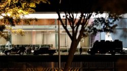 Federal policemen and Brazilian armed forces reinforce security in front of Alvorada Palace after a driver rammed his car through the gates of Brazil's presidential residence in Brasilia, Brazil, June 28, 2017. REUTERS/Ueslei Marcelino
