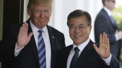 U.S. President Donald Trump (L) welcomes South Korean President Moon Jae-in at the White House in Washington, U.S., June 30, 2017. REUTERS/Jim Bourg