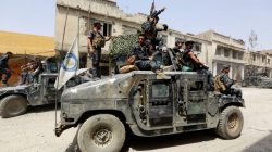 Iraqi Federal Police members ride in a military vehicle during fighting between Iraqi forces and Islamic State militants in the Old City of Mosul, Iraq July 4, 2017. REUTERS/Ahmed Saad