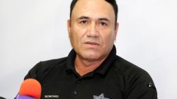 Joel Ernesto Soto, head of the Mazatlan municipal police, speaks during a news conference in Mazatlan, Mexico, July 3, 2017. REUTERS/Jesus Bustamante