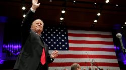 U.S. President Donald Trump waves at the Celebrate Freedom Rally in Washington, U.S. July 1, 2017. REUTERS/Yuri Gripas