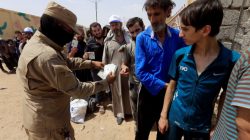 Displaced Iraqi people who fled from Islamic State militants stand in line for a security check in Mosul, Iraq July 3, 2017. Picture taken July 3, 2017. REUTERS/Alaa Al-Marjani