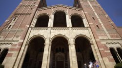 FILE PHOTO: Students walk on the University of California Los Angeles (UCLA) campus in Los Angeles, September 18, 2009. REUTERS/Lucy Nicholson