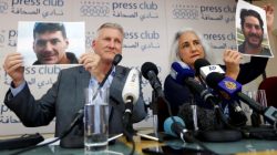 Debra Tice, the mother of American journalist Austin Tice, holds his picture with her husband Marc Tice during a news conference in Beirut, Lebanon July 20, 2017. REUTERS/Jamal Saidi