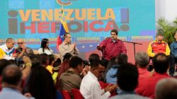 Venezuela's President Nicolas Maduro (2nd R) speaks during a meeting with members of the Constituent Assembly in Caracas, Venezuela August 2, 2017. The text in the back reads, "Heroic Venezuela". Miraflores Palace/Handout via REUTERS