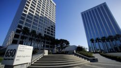 The offices of Pacific Investment Management Co (PIMCO) (L) are shown in Newport Beach, California August 4, 2015. REUTERS/Mike Blake/Files