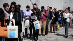 FILE PHOTO: People wait in line to attend TechFair LA, a technology job fair, in Los Angeles, California, U.S., January 26, 2017. REUTERS/Lucy Nicholson/File Photo