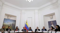 Delcy Rodriguez (C), president of the National Constituent Assembly, speaks during a meeting of the Truth Commission in Caracas, Venezuela August 16, 2017. REUTERS/Ueslei Marcelino