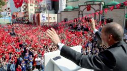 Turkish President Tayyip Erdogan greets his supporters in Trabzon, Turkey, August 8, 2017. Murat Cetinmuhurdar/Presidential Palace/Handout via REUTERS