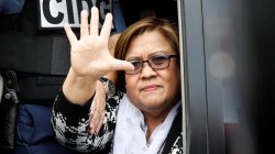 FILE PHOTO: Philippine Senator Leila De Lima waves from a police van after appearing at a Muntinlupa court on drug charges in Muntinlupa, Metro Manila, Philippines February 24, 2017. REUTERS/Erik De Castro