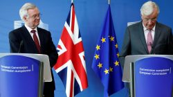 Britain's Secretary of State for Exiting the European Union David Davis (L) and European Union's chief Brexit negotiator Michel Barnier talk to the media, ahead of Brexit talks in Brussels, Belgium August 28, 2017. REUTERS/Francois Lenoir