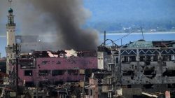 Smoke billows from a burning building as government troops continue their assault on its 105th day of clearing operations against pro-IS militants who have seized control of large parts of Marawi city, southern Philippines September 4, 2017.
