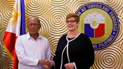 Australian Defense Minister Marise Payne shakes hands with her Filipino counterpart Delfin Lorenzana, before their meeting to discuss military strategy and assistance in the Philippines' fight against Islamist militants in Marawi, at Villamor Air Base in Pasay, Metro Manila, Philippines, September 8, 2017. REUTERS/Erik De Castro