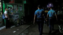 Policemen from Caloocan Police District patrol a dimly lit alley at a residential district in Caloocan City Metro Manila Philippines, September 14, 2017. REUTERS/Erik De Castro