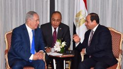 Egyptian President Abdel Fattah al-Sisi (R) speaks with Israeli Prime Minister Benjamin Netanyahu (L) during their meeting as part of an effort to revive the Middle East peace process ahead of the United Nations General Assembly in New York, U.S., September 19, 2017 in this handout picture courtesy of the Egyptian Presidency. The Egyptian Presidency/Handout via REUTERS