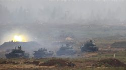 Tanks and an armoured vehicle take part in the Zapad 2017 war games at a range near the town of Borisov, Belarus September 20, 2017. REUTERS/Vasily Fedosenko